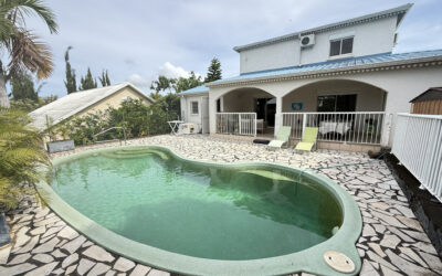 À VENDRE   Belle maison familiale entièrement climatisée ave