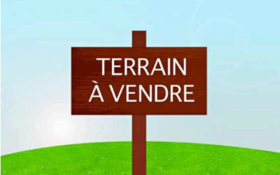 A Vendre   Terrain de 139 m2 avec petite maison à rénover